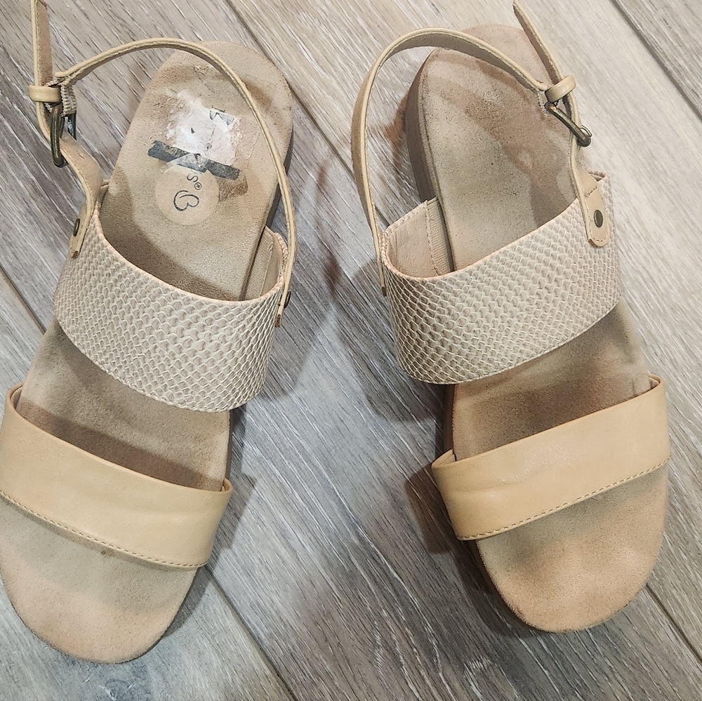 Baretraps Nude Beige Wide Strap Sling Back Platform Sandals Size 7.5W